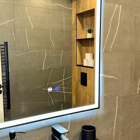 Selena 50m To Metro With Free Parking Apartament *