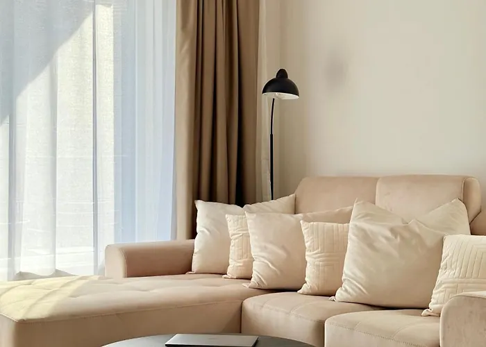 Selena 50m To Metro With Free Parking