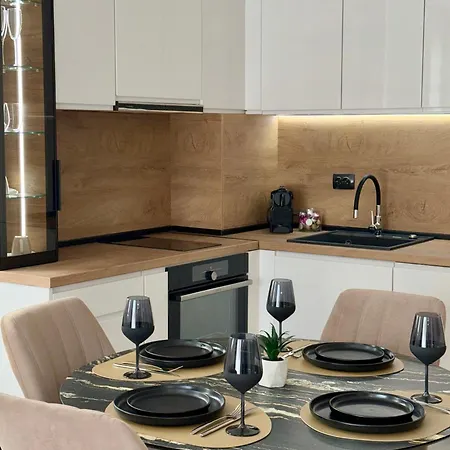 Selena 50m To Metro With Free Parking