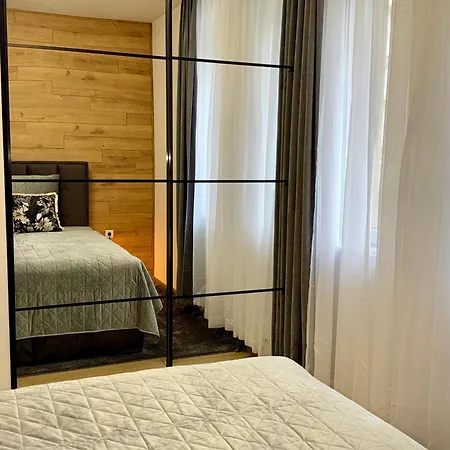 Selena 50m To Metro With Free Parking *